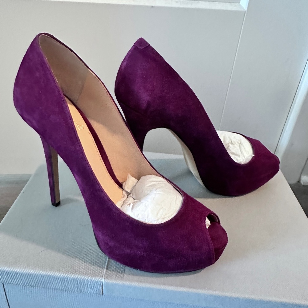 New vince camuto peep toe heels suede burgundy , 8,5